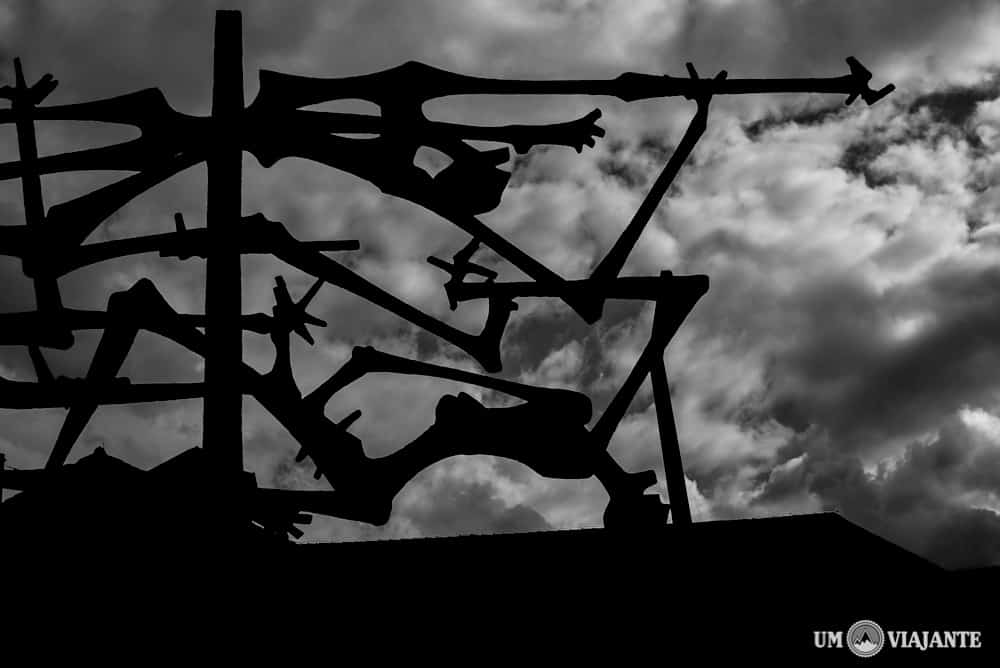 Escultura em homenagem aos mortos, Dachau