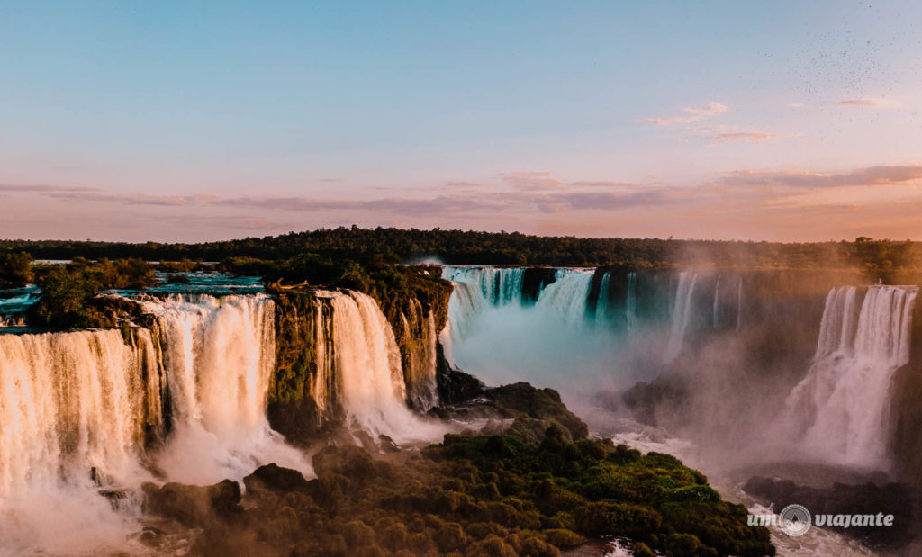 Pôr do sol nas Cataratas do Iguaçu