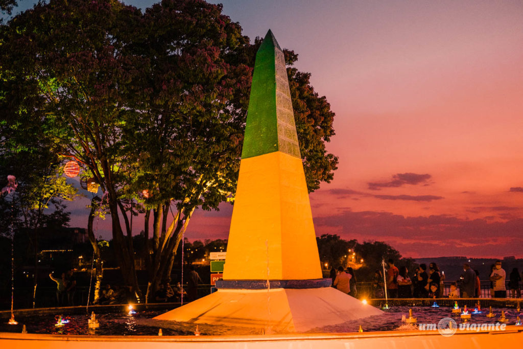 Pôr do sol no Marco das Três Fronteiras