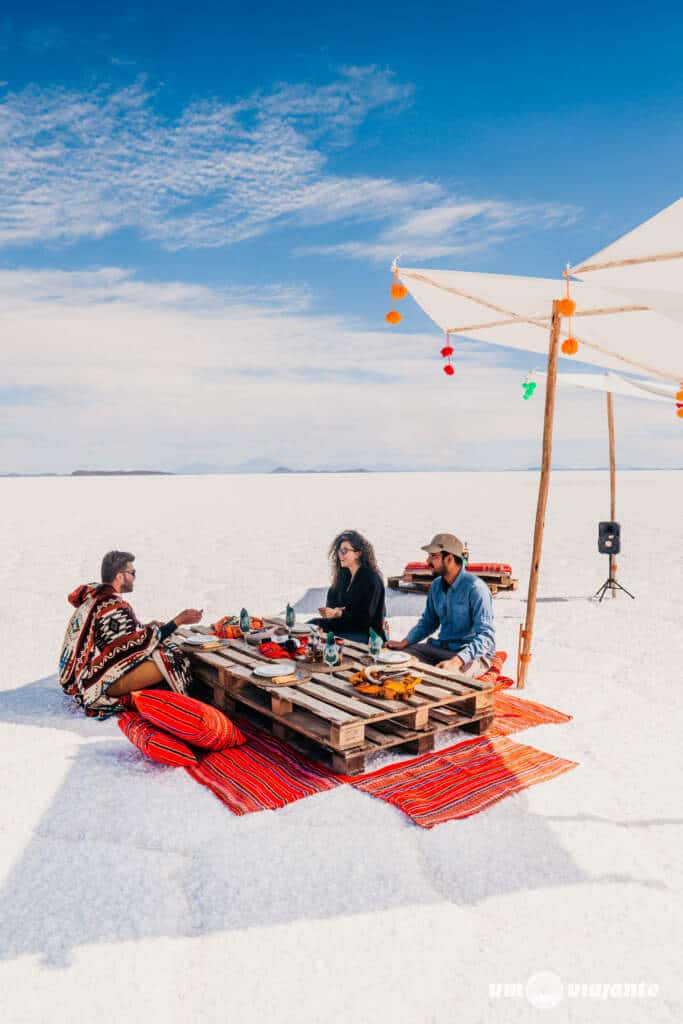 Almoço no Salar de Uyuni com FlaviaBia - Bolívia