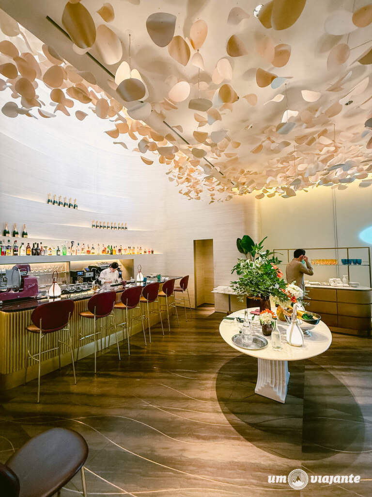 Louis Vuitton Café Tóquio, Roteiro